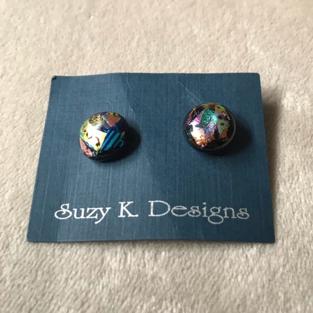 SUZY K DESIGNS || GLASS STUD EARRINGS✨